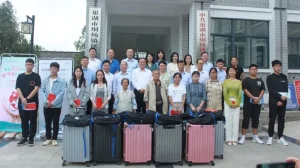 助学惠群众，义诊暖民心——“情暖凤凰，梦想起航”帮扶凤凰村公益活动圆满完成！